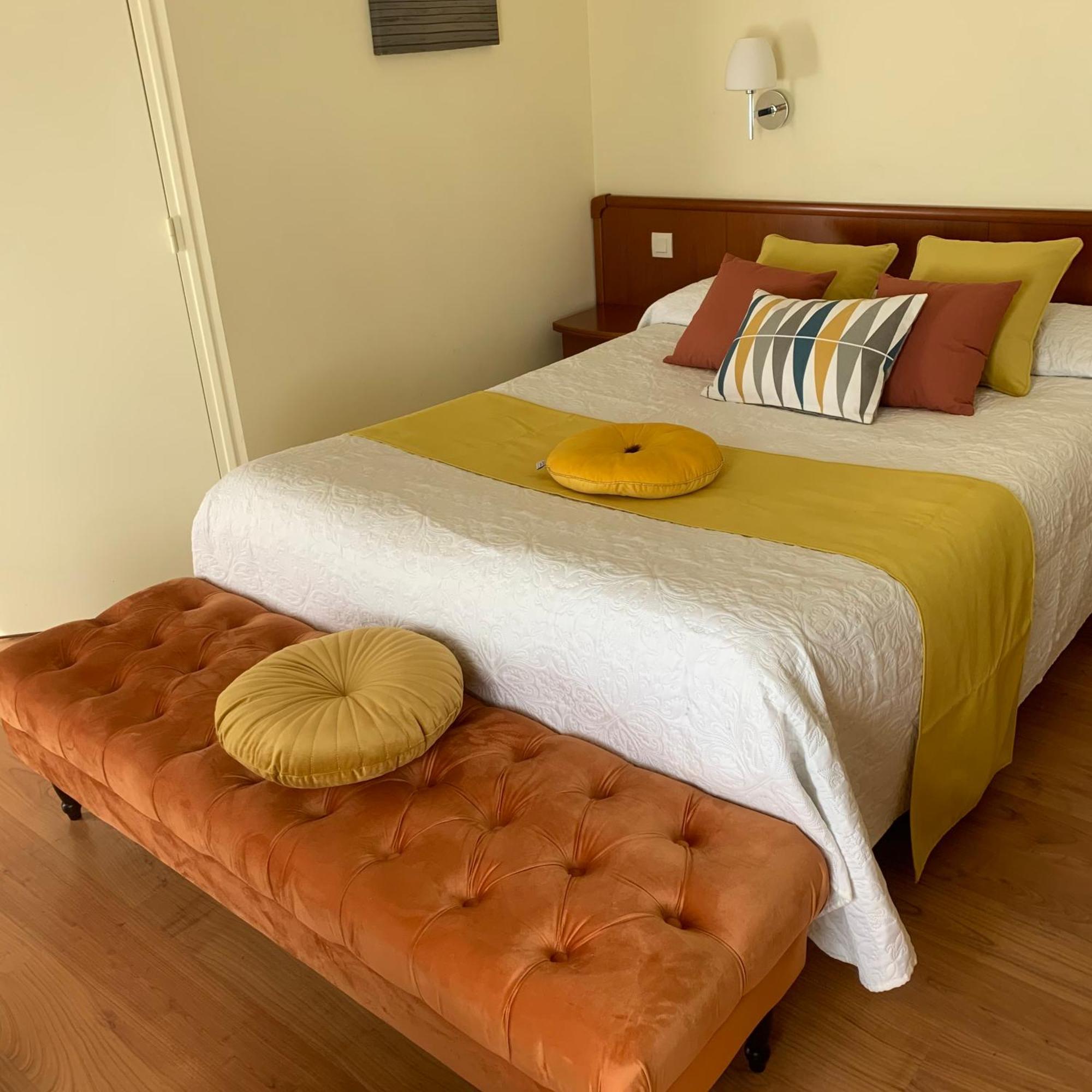 Auberge Du Cheval Blanc Beaumont-Pied-de-Boeuf  Ngoại thất bức ảnh